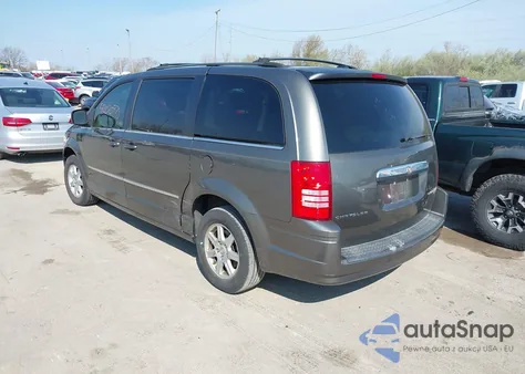 2010 Chrysler Town & Country Touring из США, поврежденный, VIN 2A4RR5D13AR226502